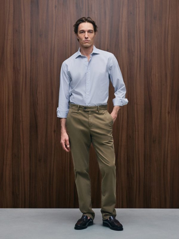 Pantalón chino regular fit tintado en prenda hombre - Kaki