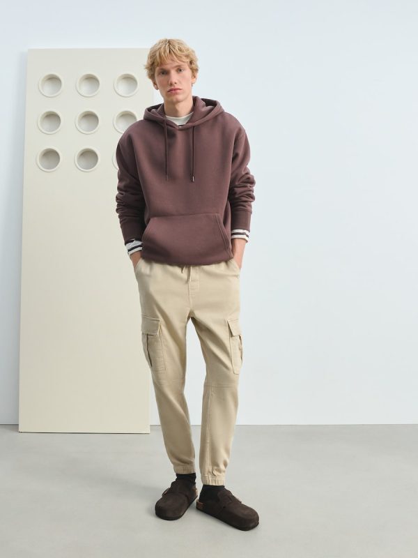Pantalón de hombre tipo chino con goma en el bajo - Beige
