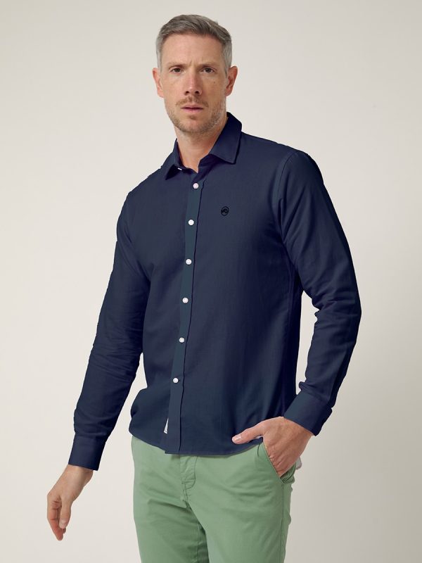 Camisa de hombre, manga larga, con logo bordado. - Azul marino