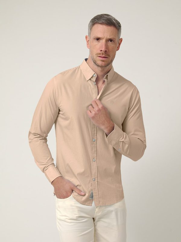 Camisa de hombre, manga larga, con logo bordado. - Amarillo