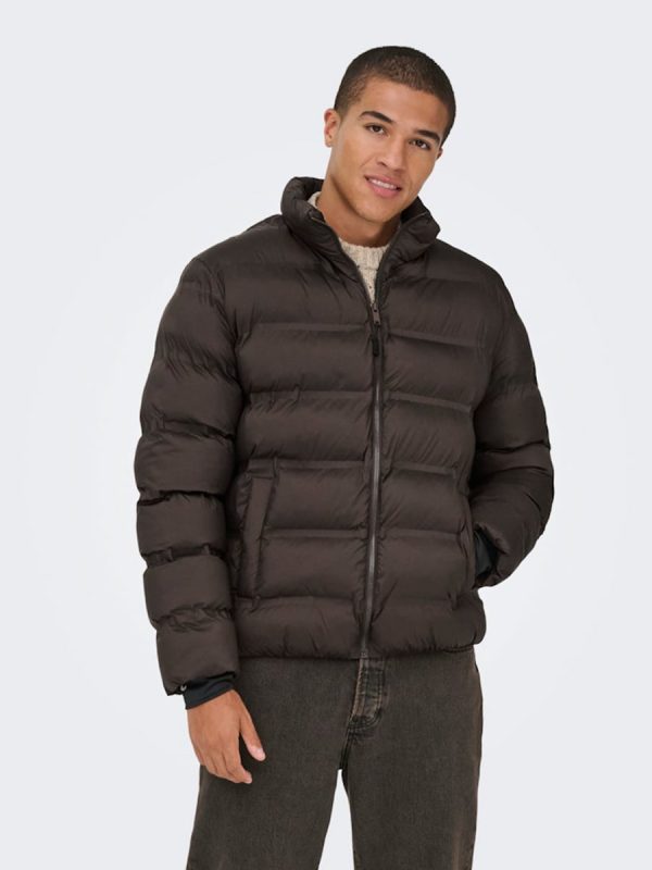 Abrigo acolchado de hombre regular fit. - Marrón oscuro