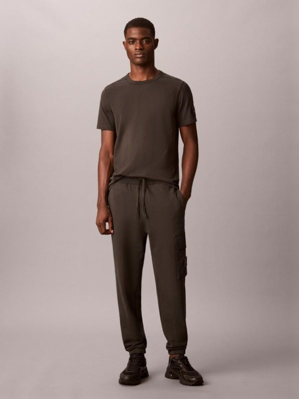 Jogger Hombre con badge - Negro