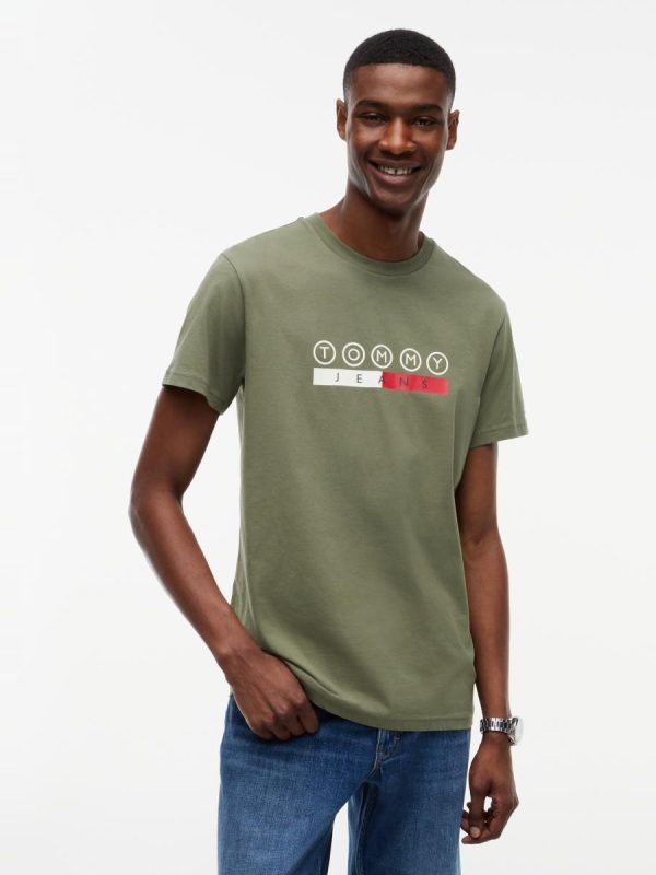 Camiseta regular Tommy Jeans DNA con gráfico en el pecho y en la espalda. - Verde militar