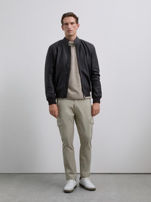 Pantalón cargo de hombre regular fit con bolsillos traseros - Beige